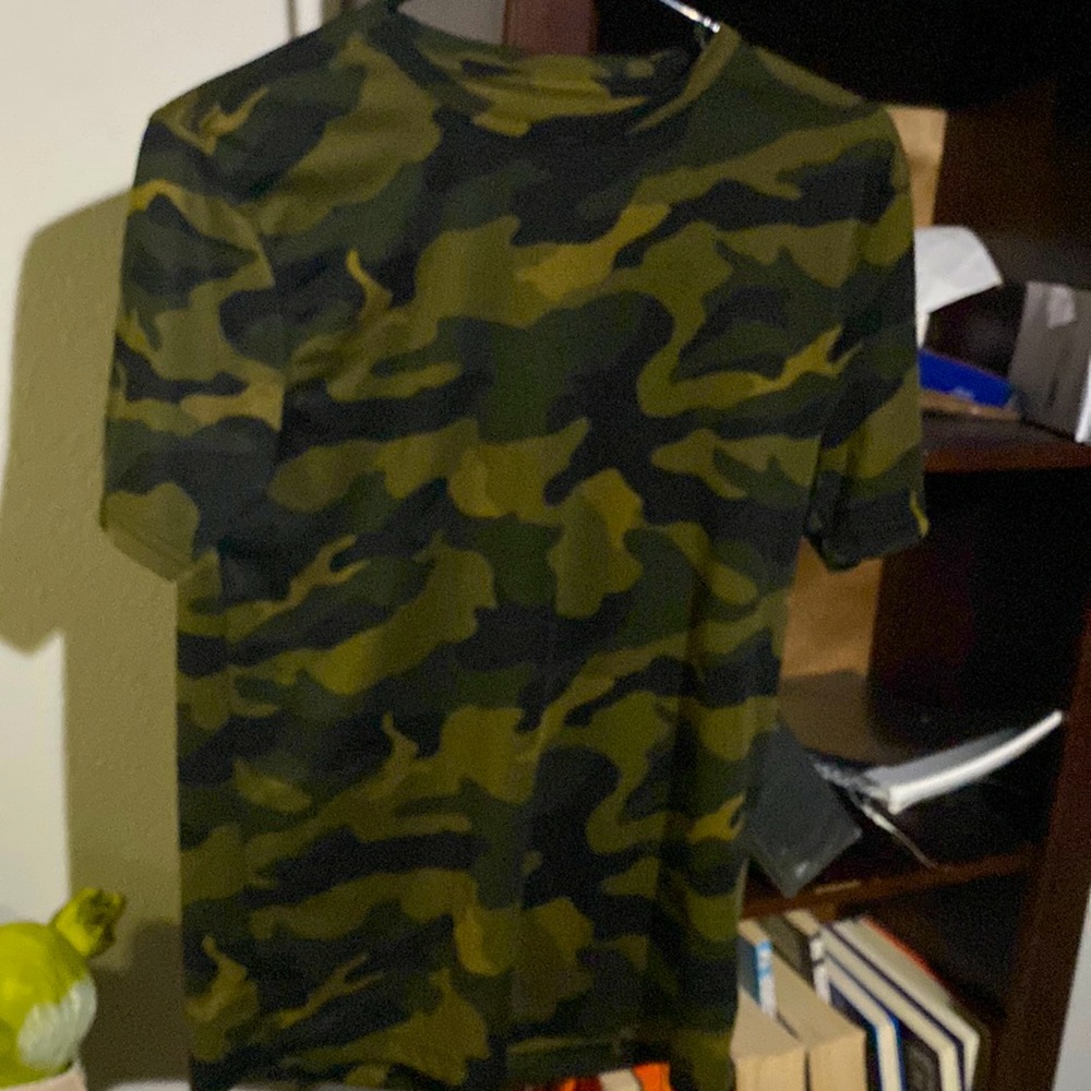 Old Navy camo t shirt short sleeve